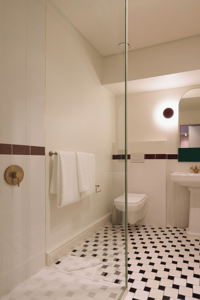 The Trade Boutique Hotel 53/57