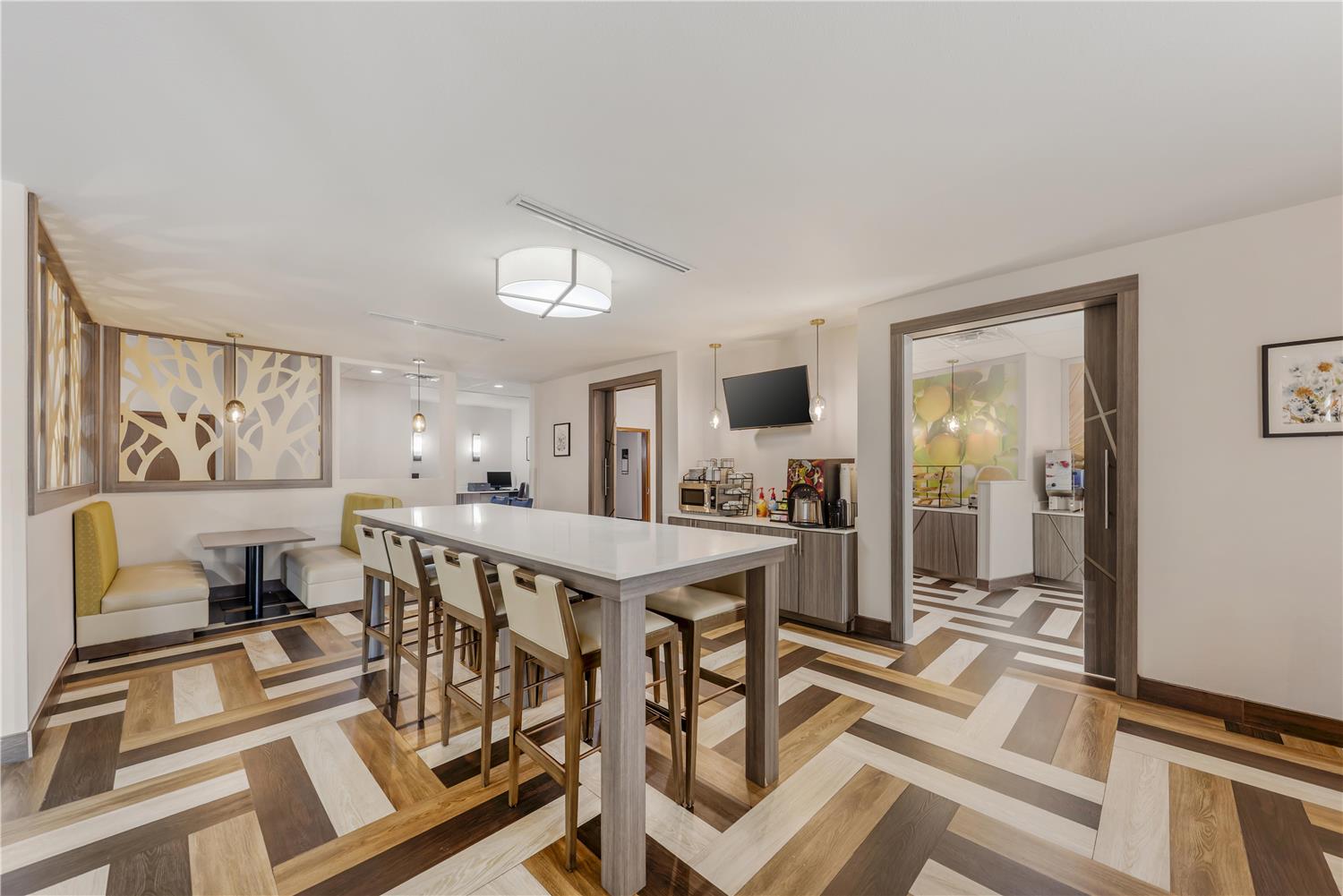Best Western Green Oak Inn & Suites 24/30
