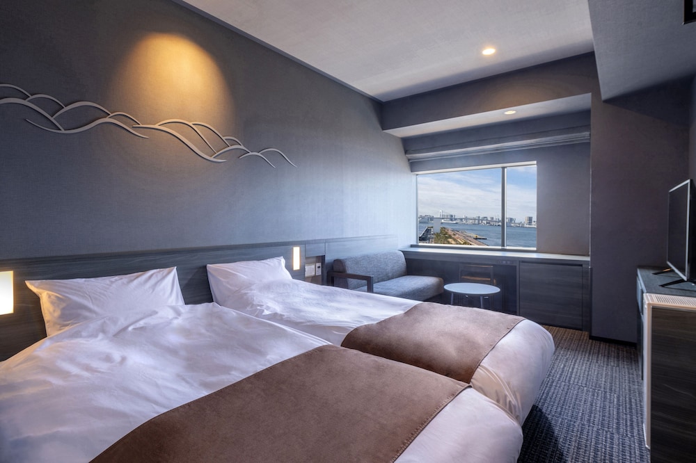 ROOM, TWIN BEDS, ELECTRONIC CIGARETTE ONLY