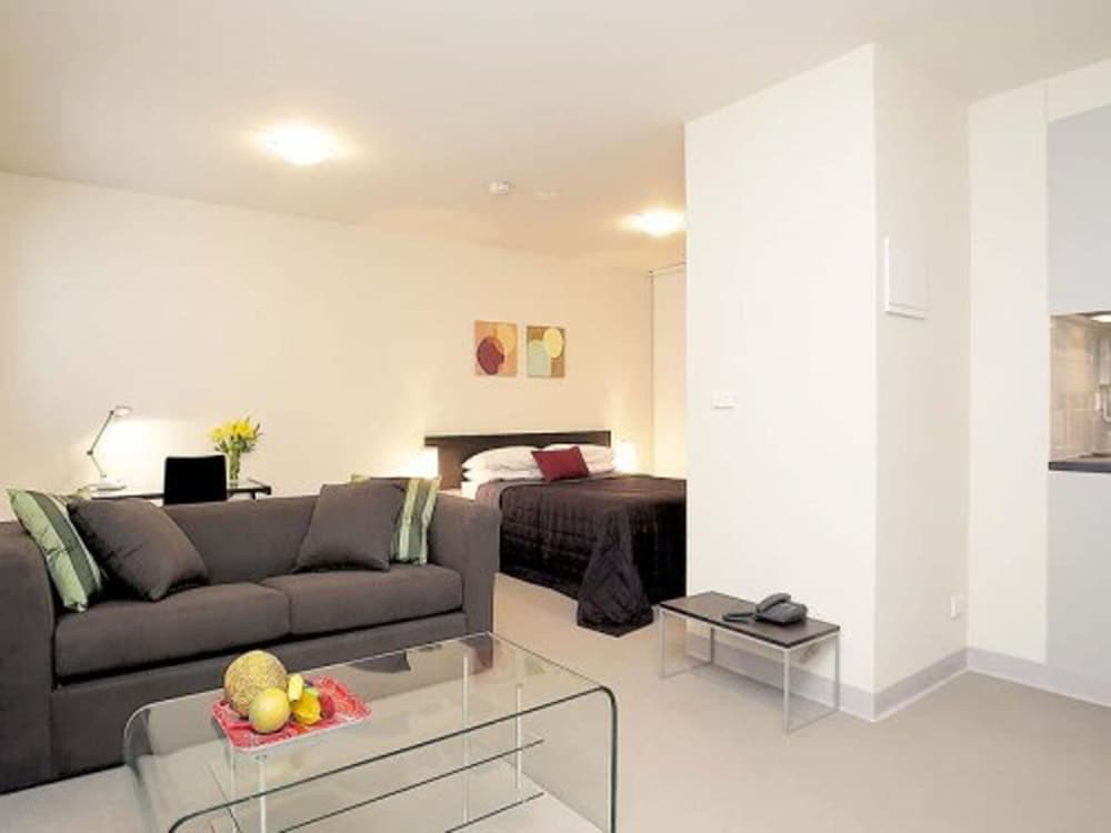 PLUM SERVICED APARTMENTS CARLTON 23/40