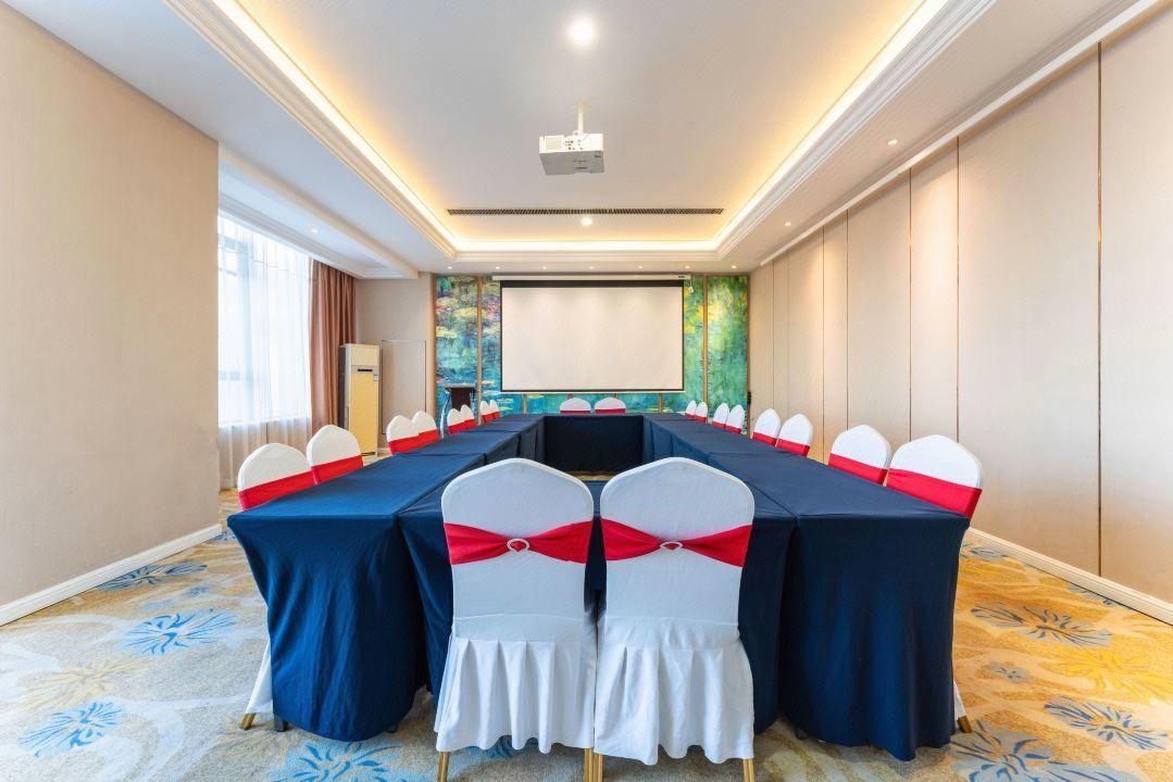 Zhangqiu InZong Garland Hotel 10/12