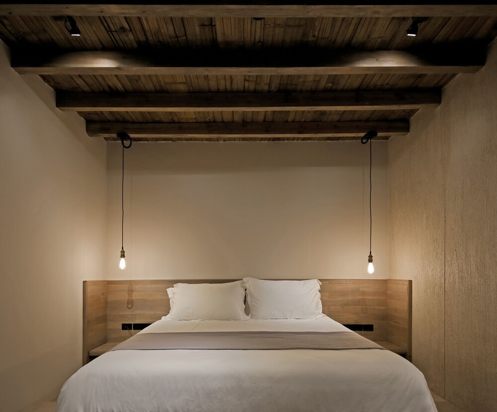 MULTIPLE BEDROOMS, FAMILY, HOUSE, COURTYARD AREA