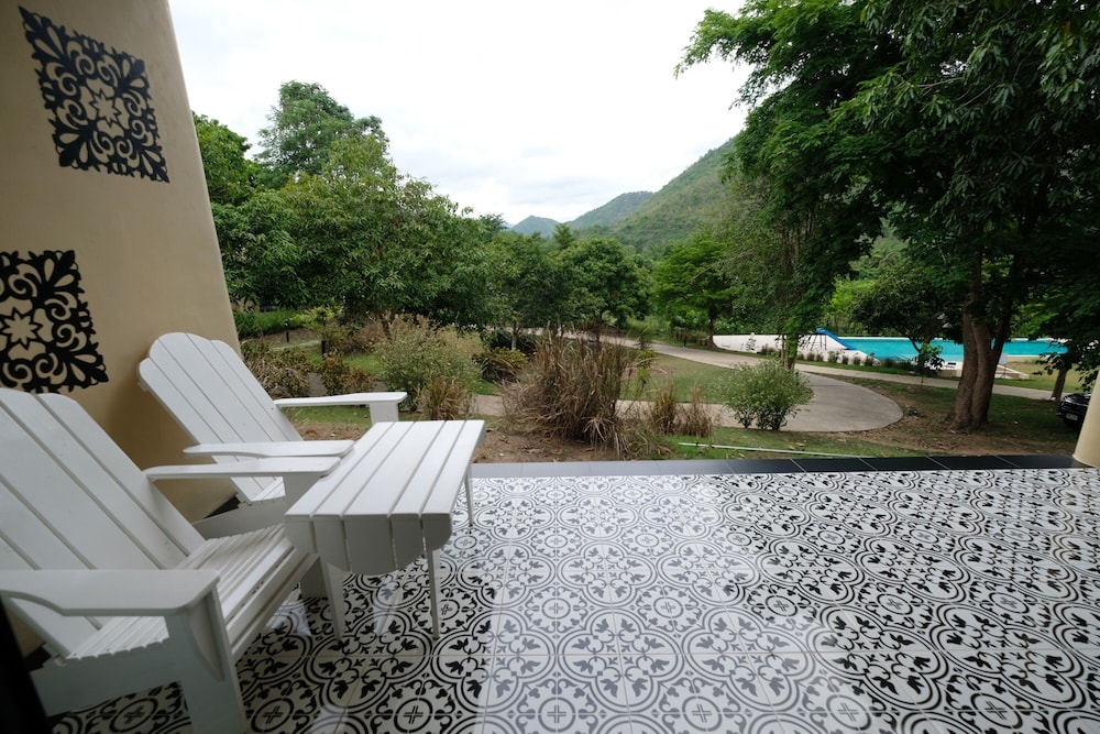 Hi - Scene Resort 64/69