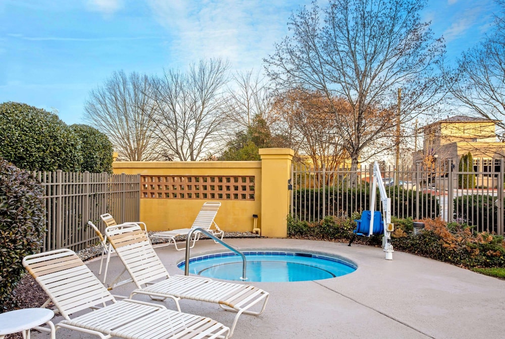 La Quinta Inn Suites Winston Salem 5/64