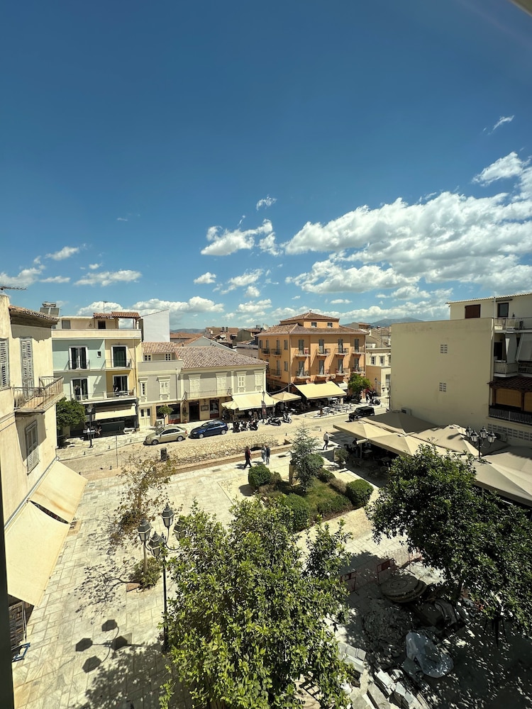 Castellano Hotel & Suites 56/63