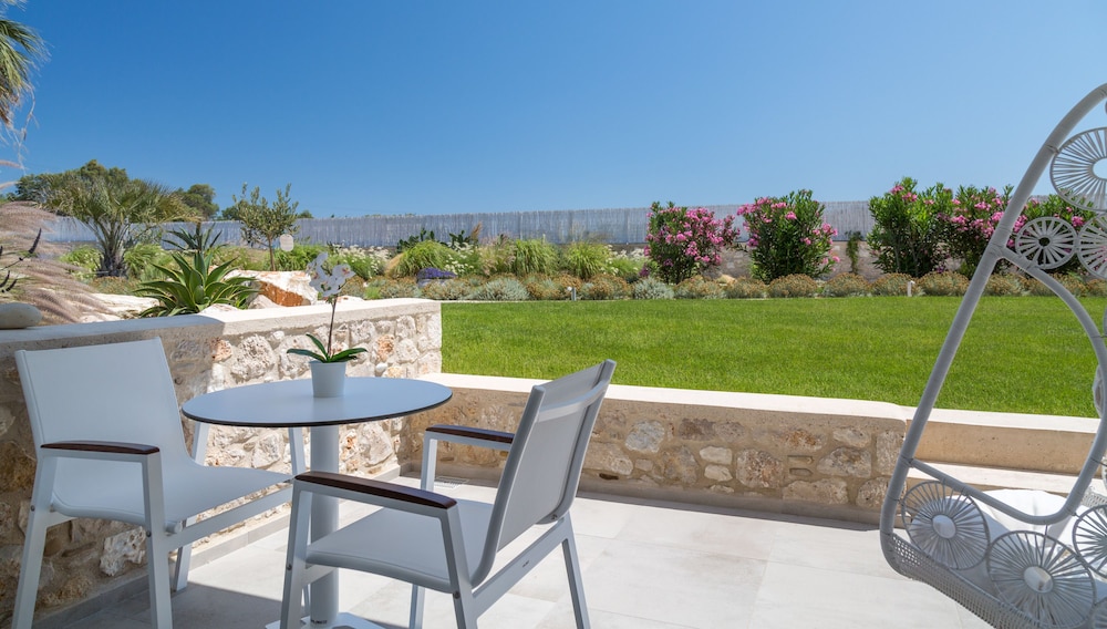 White Pearls Luxury Suites - Adults Only 48/69