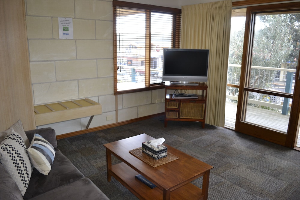 LOCH ARD MOTOR INN 34/63