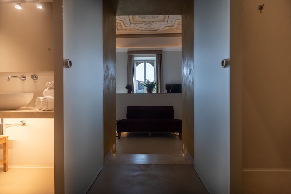 Domus 21 Luxury Suites 47/50