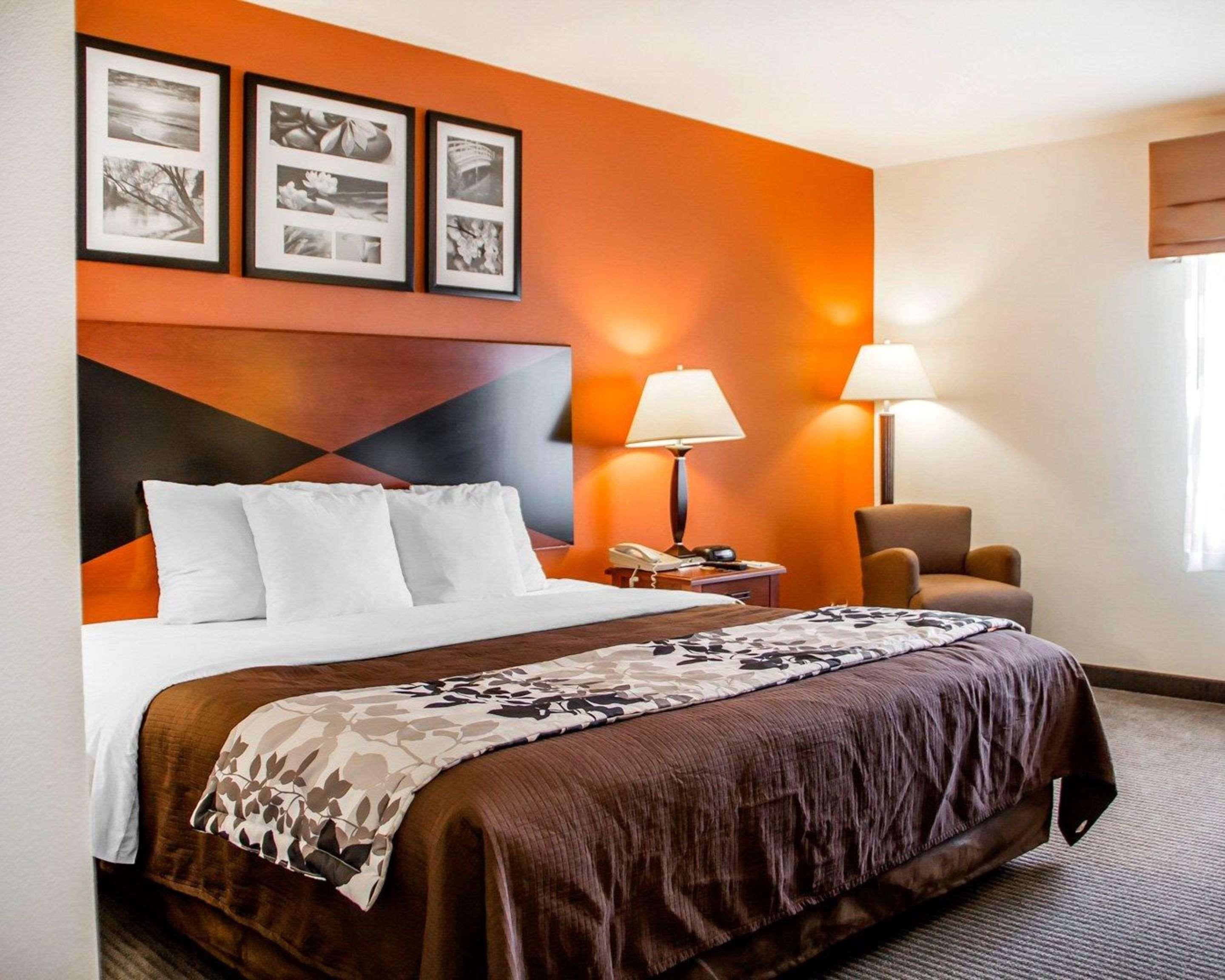 ROOM, KING BED