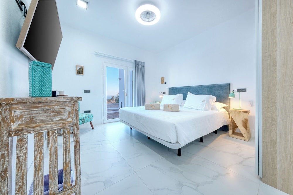 Deluxe, King Bed, Sea View