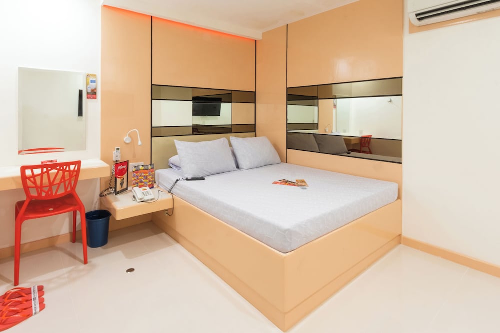 EXECUTIVE, QUEEN BED