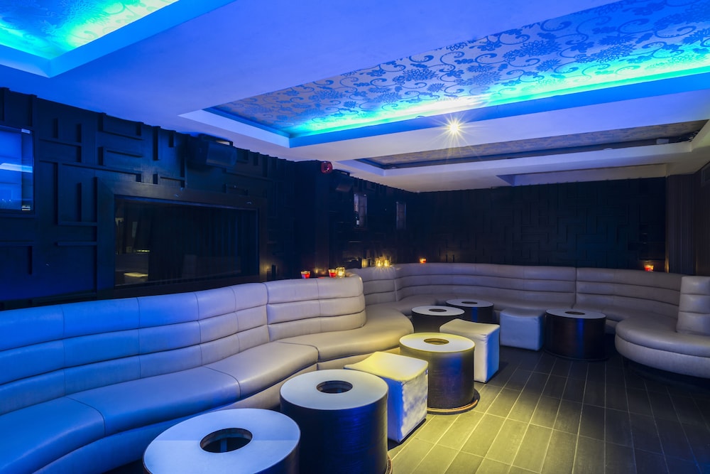 Le Monde Hotel 28/50