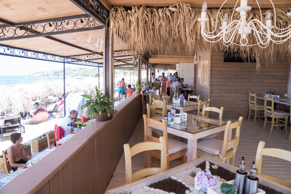 Selena Beach Hotel 48/68