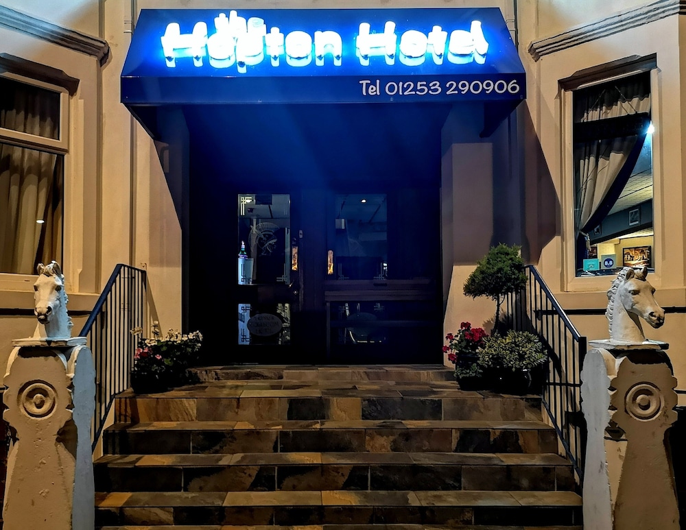 Aunties Coliseum Hotel 7/50