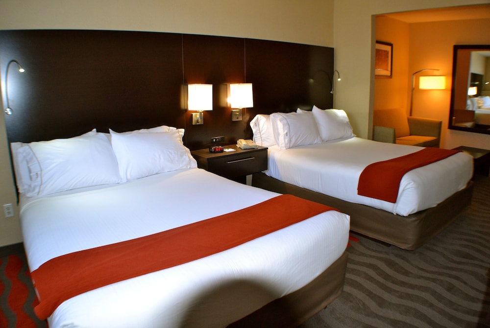Holiday Inn Express Hotel And Suites Waterford 13/47