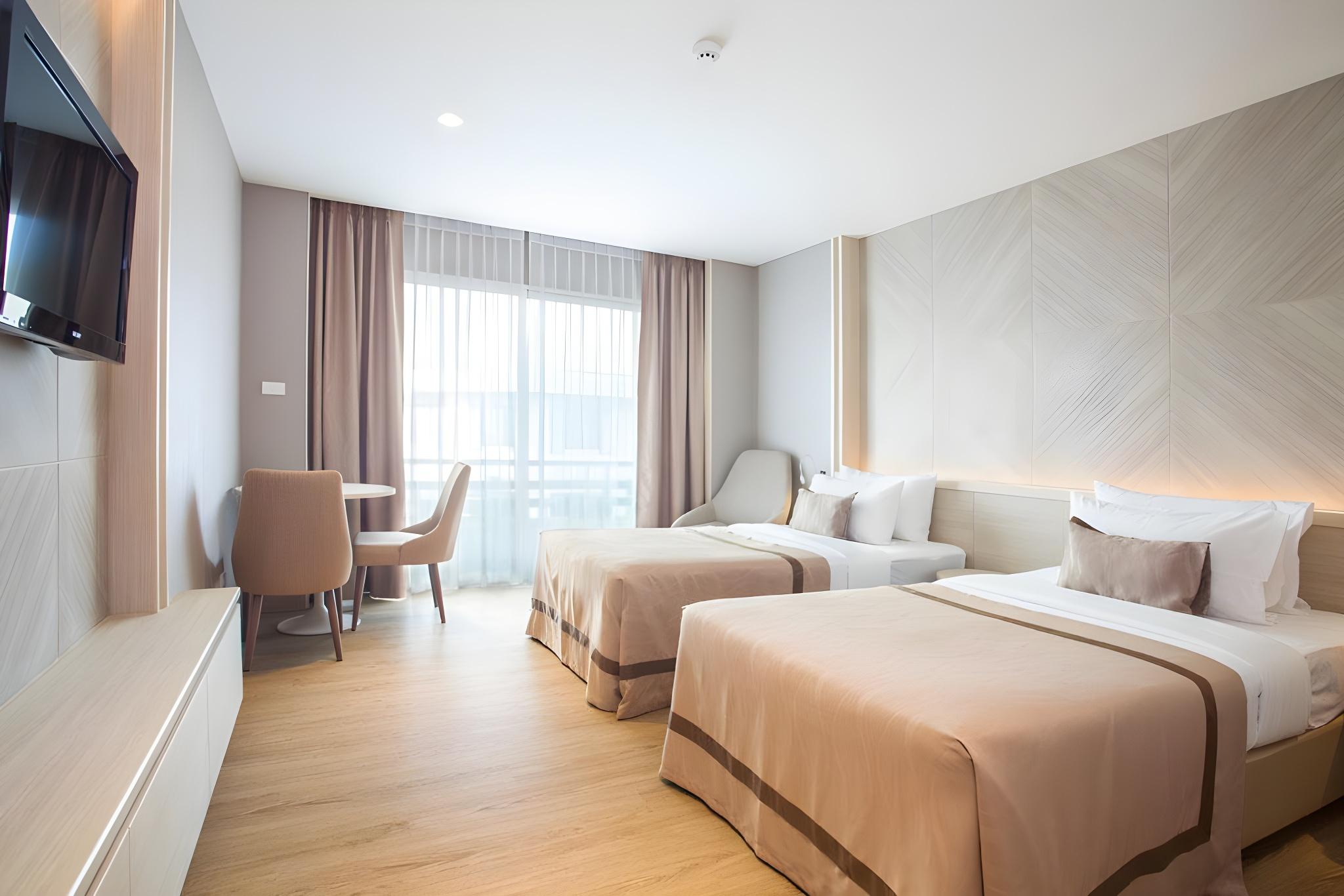 Plus, Deluxe, Twin Beds