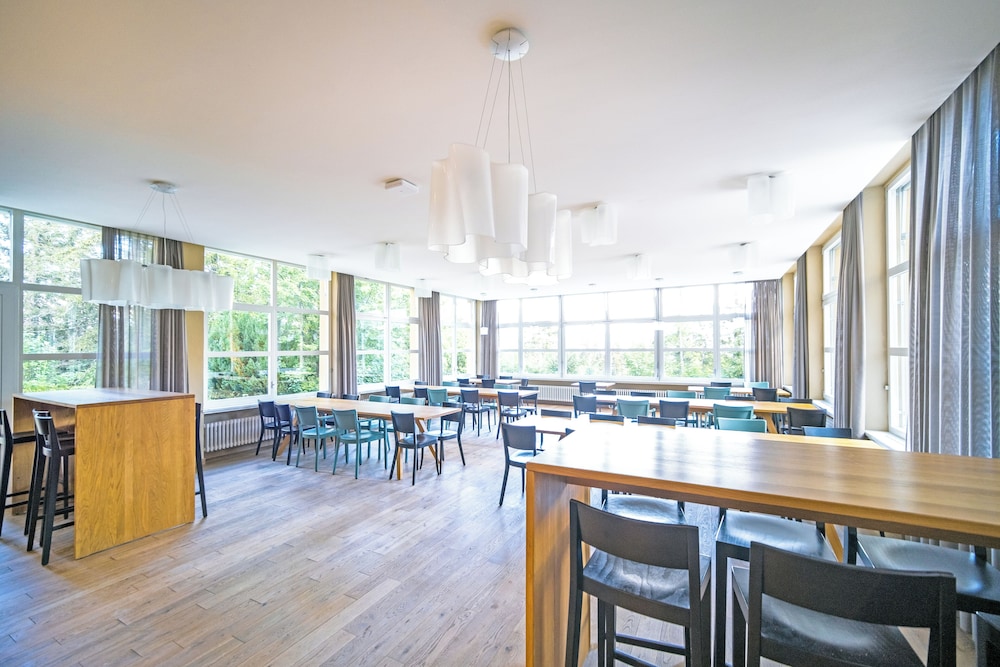 Youth Hostel Crans Montana 46/53