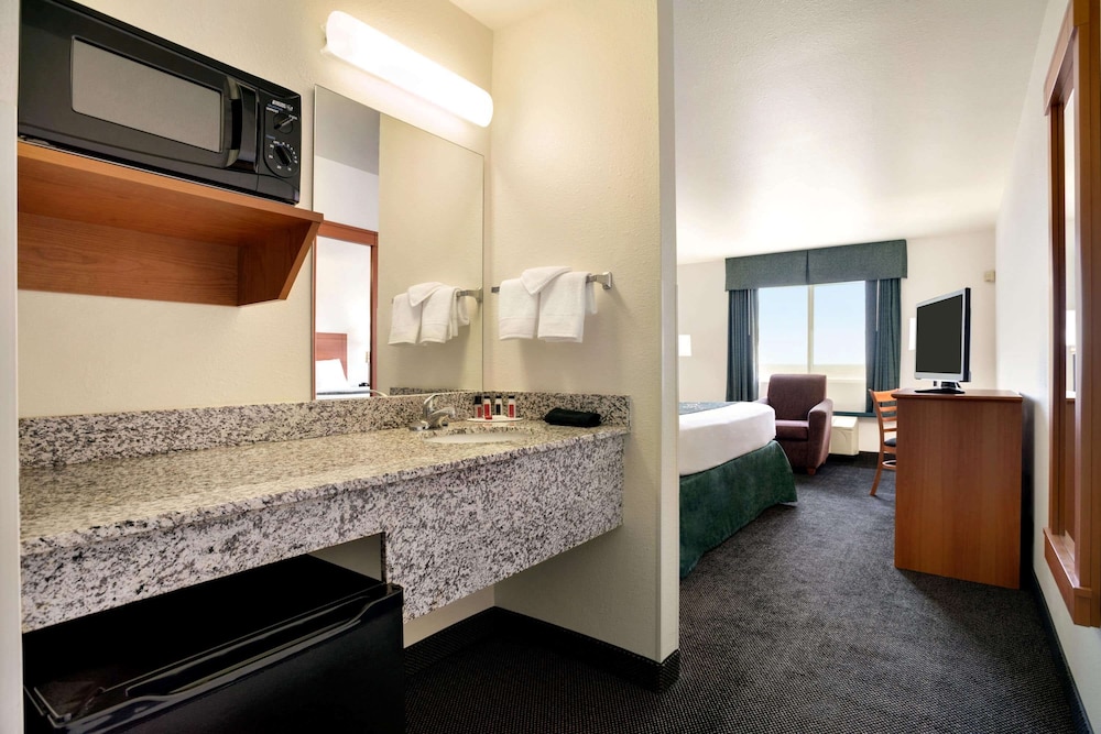 Travelodge by Wyndham Bill WY Thunder Basin Ntl Grassland 7/32