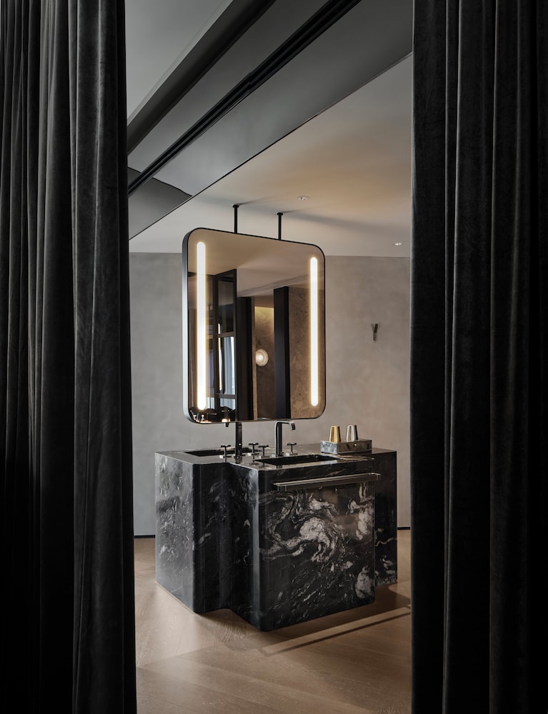 L, Suite, Single Bed 2/2