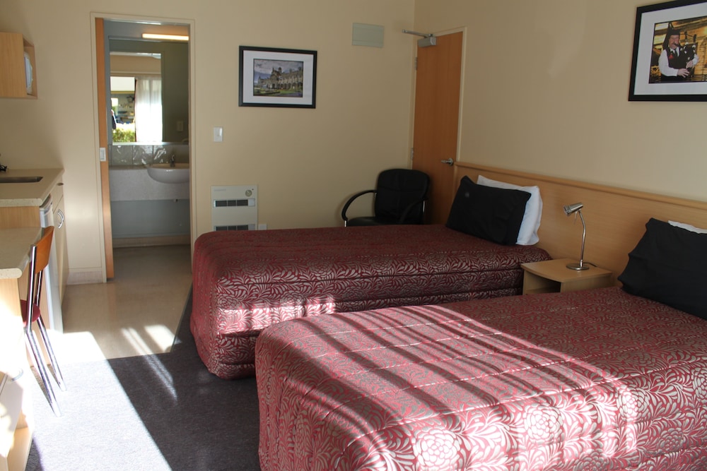 Alhambra Oaks Motor Lodge 20/41