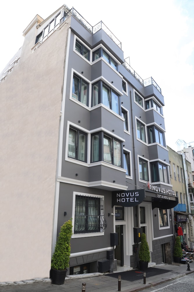 Novus Hotel 2/22