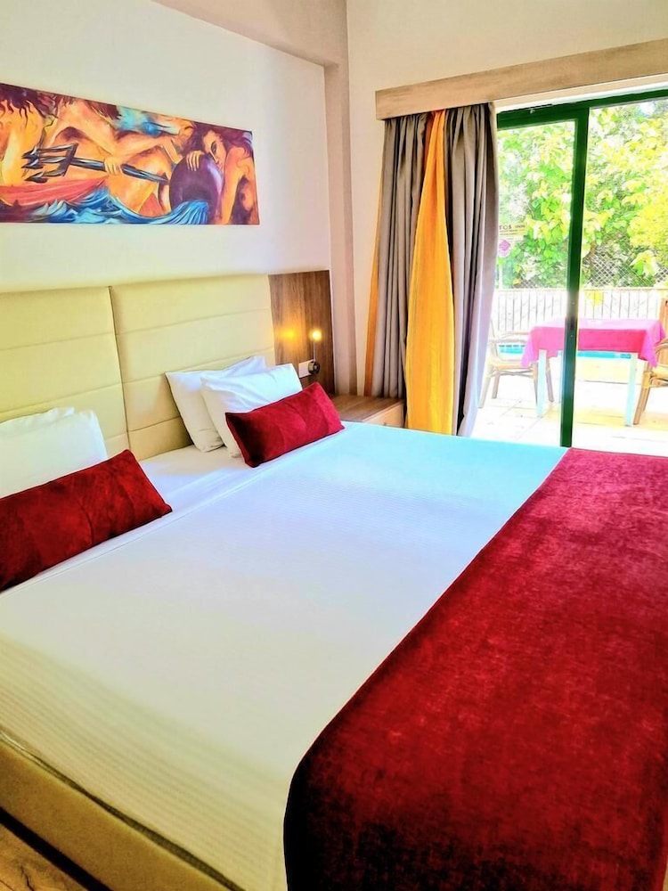 Fitos Inn Guest House 9/50