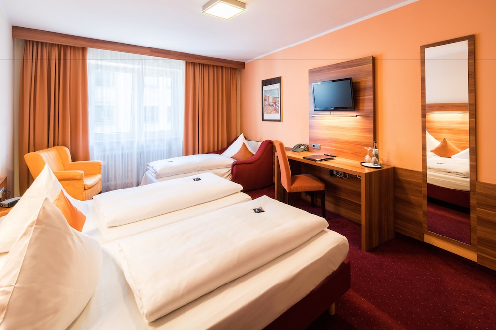 HOTEL ISARTOR 13/69