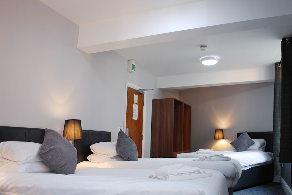 The Liverpool Inn Hotel 12/45