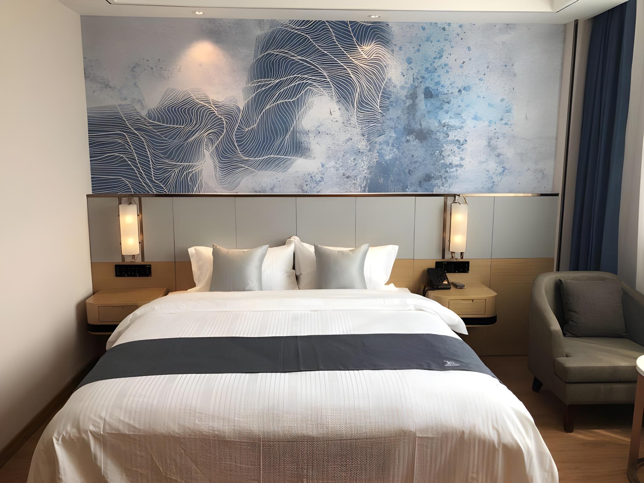 DELUXE, SUITE