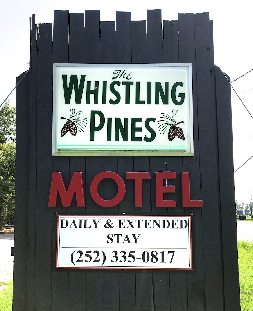 Whistling Pines Motel 20/31