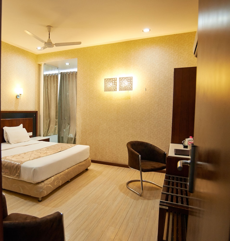 Hotel Sai Mahal 8/17