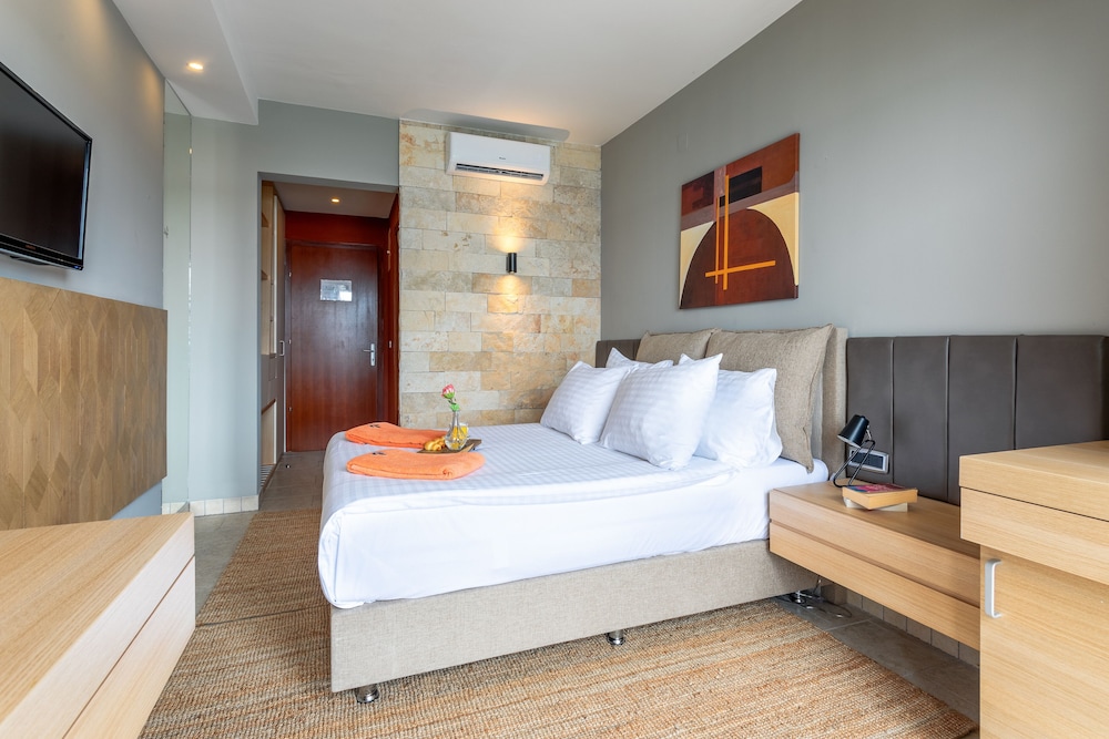 Superior, Double Bed, Partial Sea View