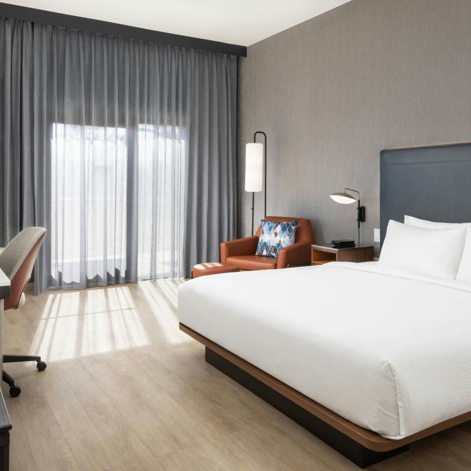 Room, King Bed, Bathtub, Accessible