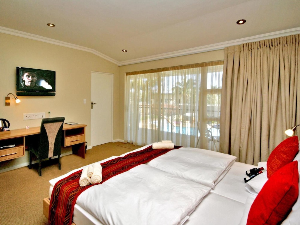 Hajos Lodge and Tours 18/50