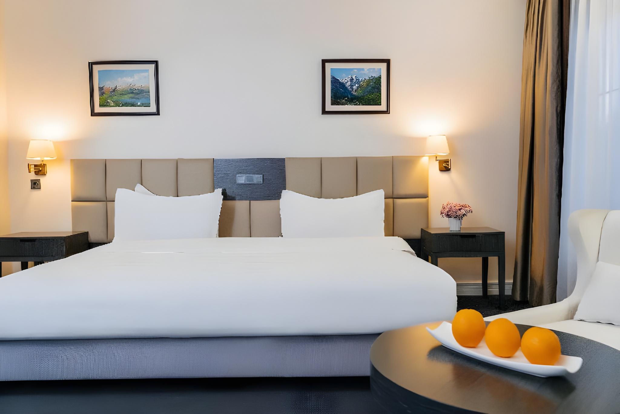 Room, 2 Double Beds, Ambassador Hotel 2/2