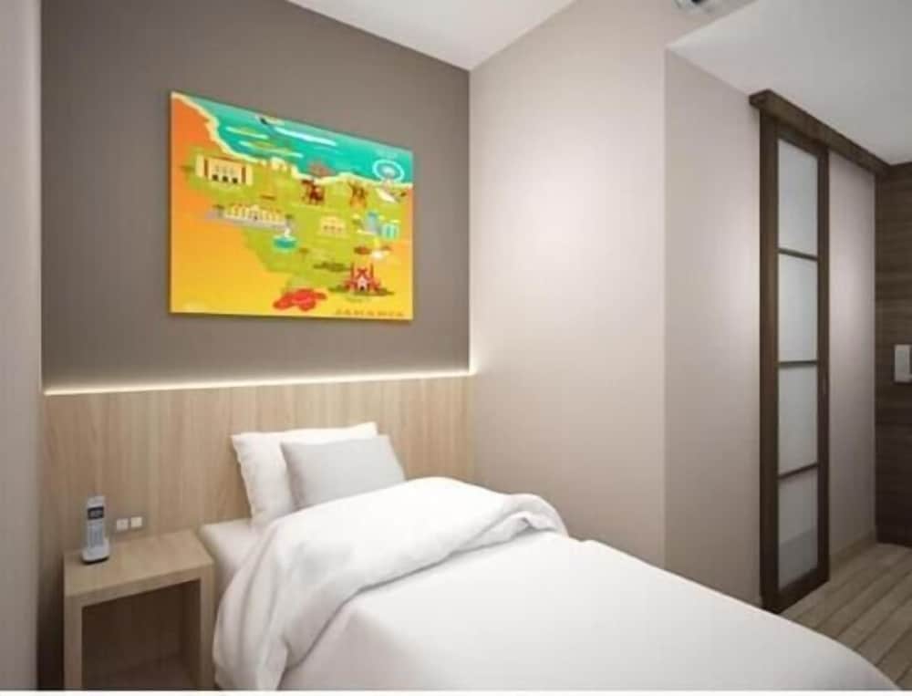 Central Front One Inn Jakarta Airport 17/33