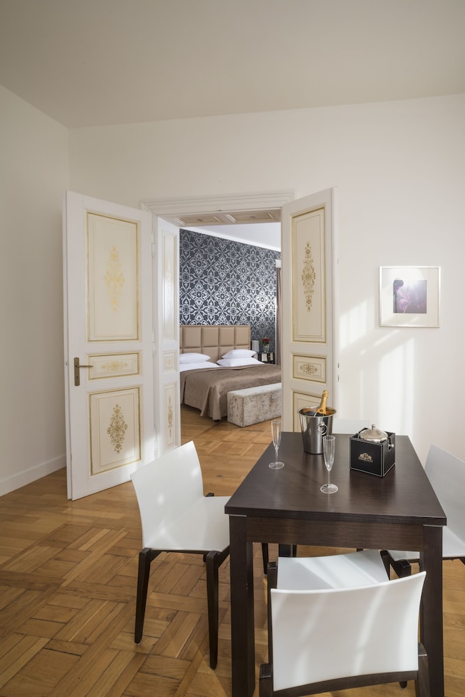 Deminka Palace 13/42