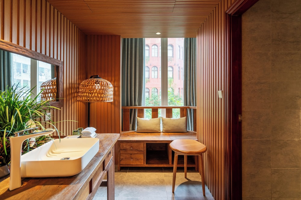 A&Em Art Hotel 41/66