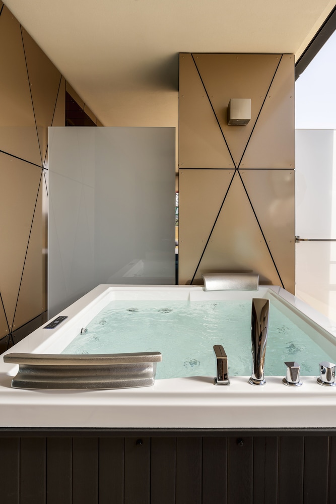 The Promenade Luxury Wellness Hotel 42/68