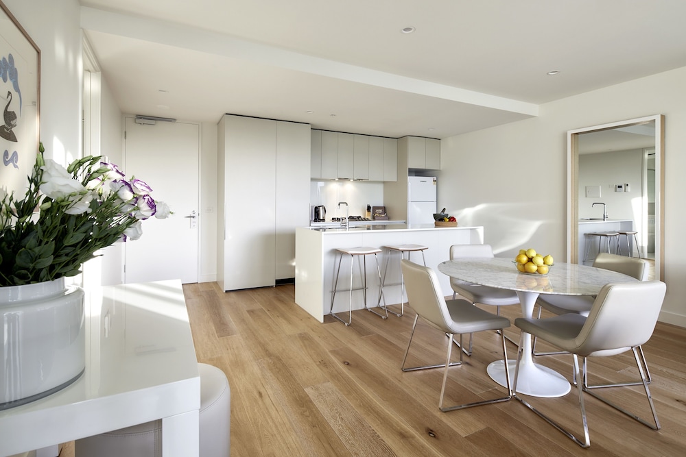 381 Cremorne 36/57