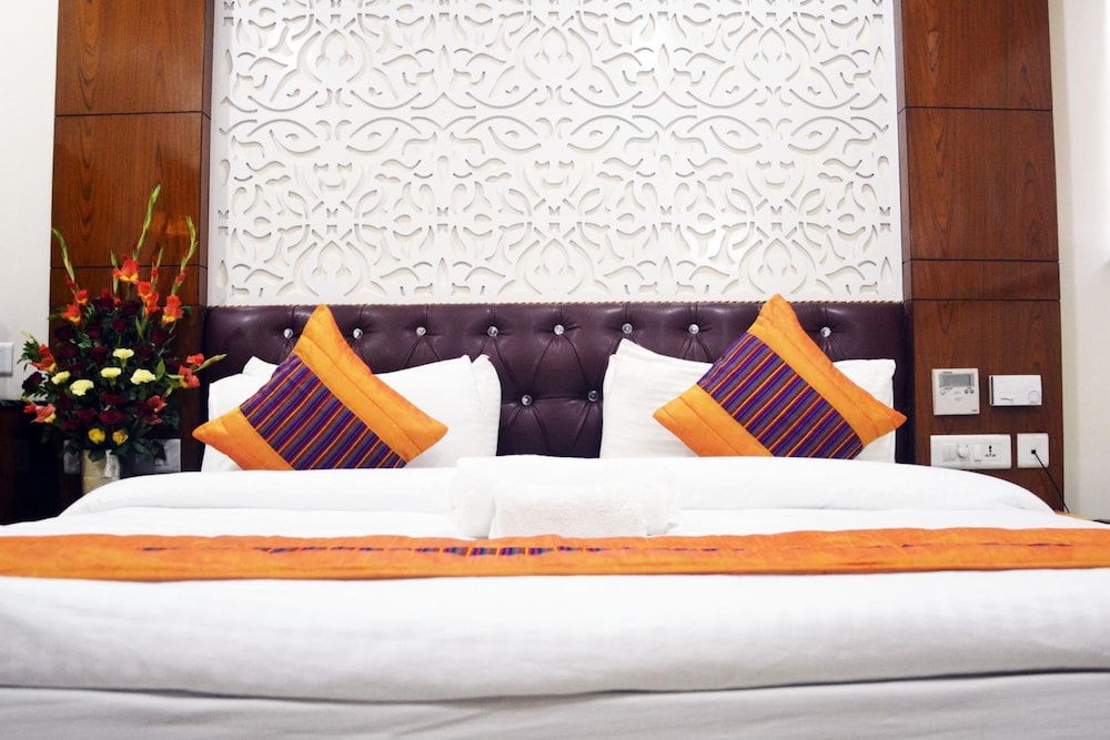 TRINITY CORPORATE SUITES 25/43