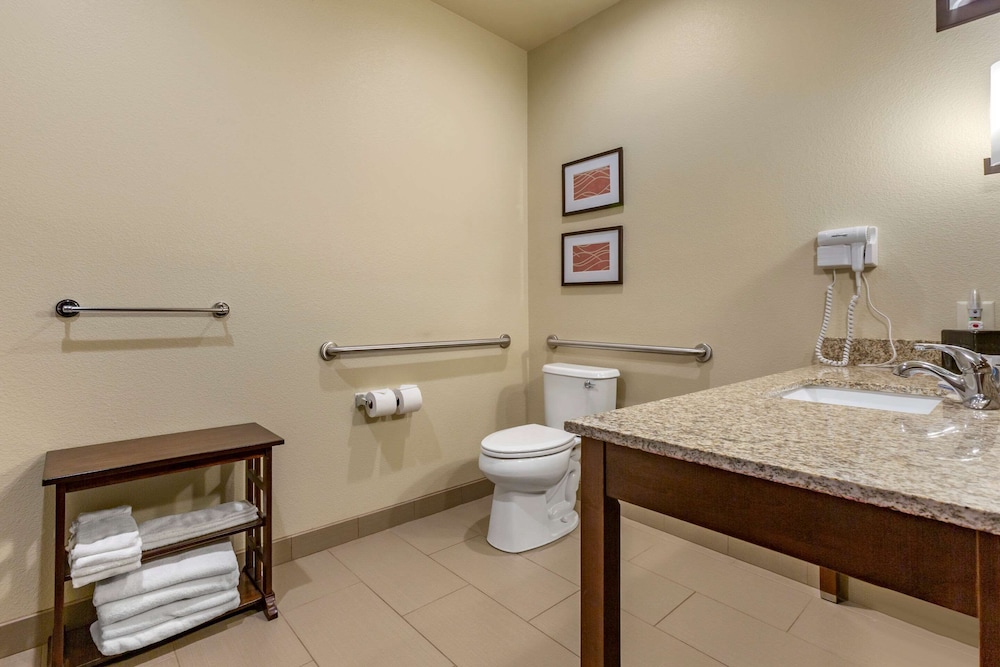 COMFORT INN & SUITES NEAR MT. RUSHMORE 11/34