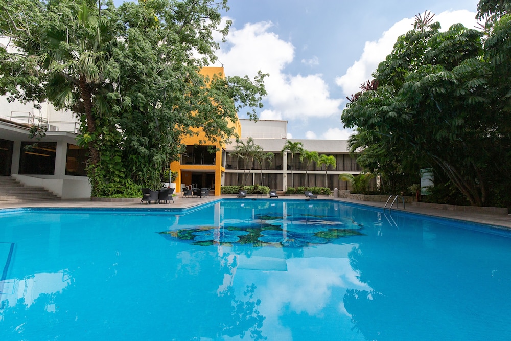 HS HOTSSON Hotel Tampico 6/55