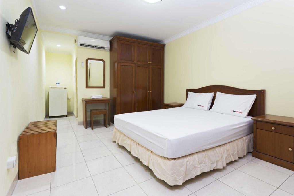 Reddoorz Plus Near Ciputra World Kuningan 2 14/50