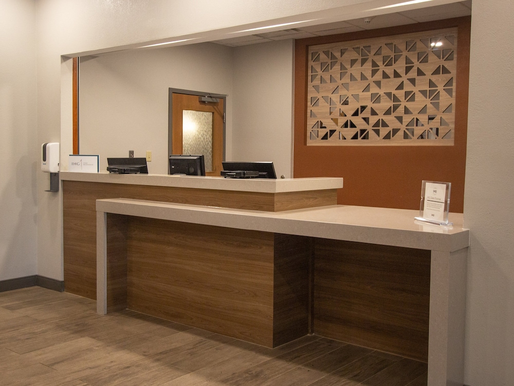 Candlewood Suites Louisville North 9/67