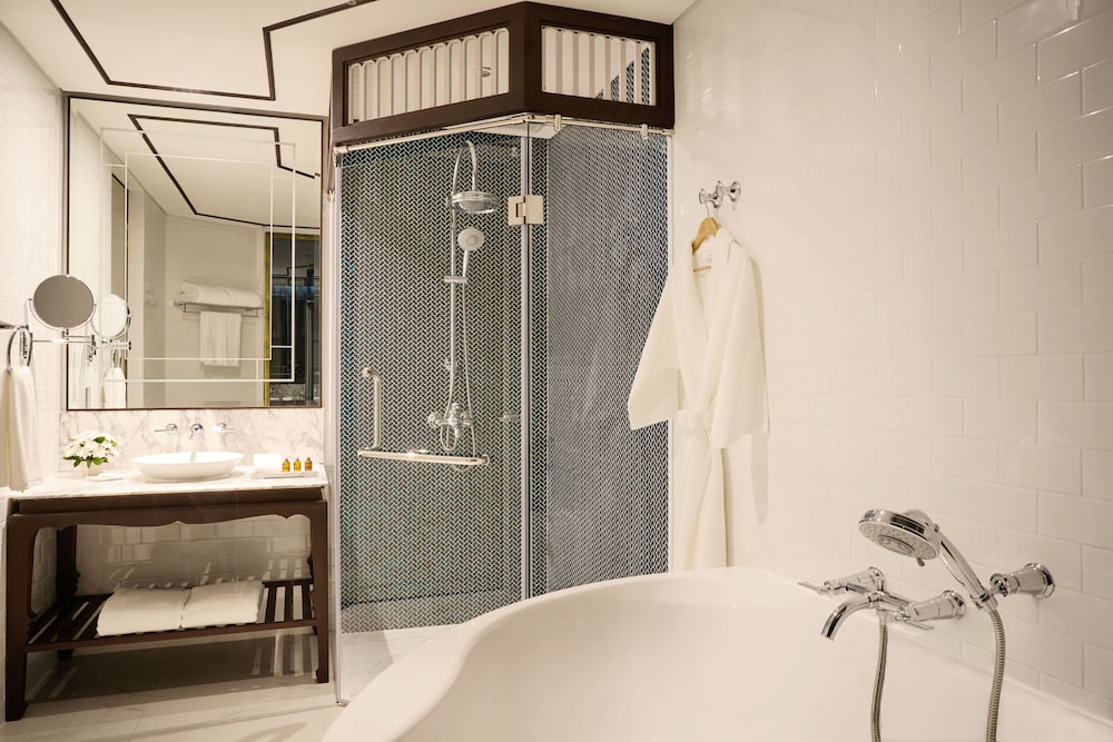 Deluxe, Twin Beds, Pool Access