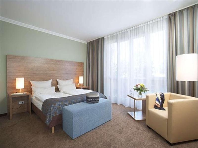 Economy, Twin Beds, Street View, Corner