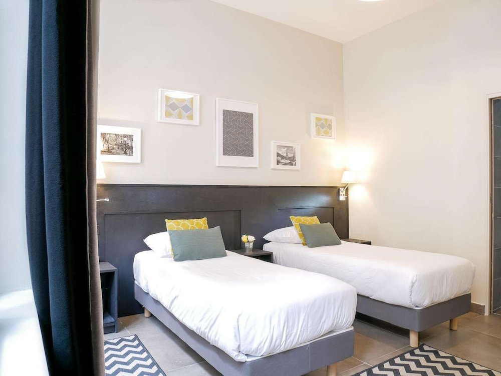 ROOM, TRIPLE, GROUND FLOOR