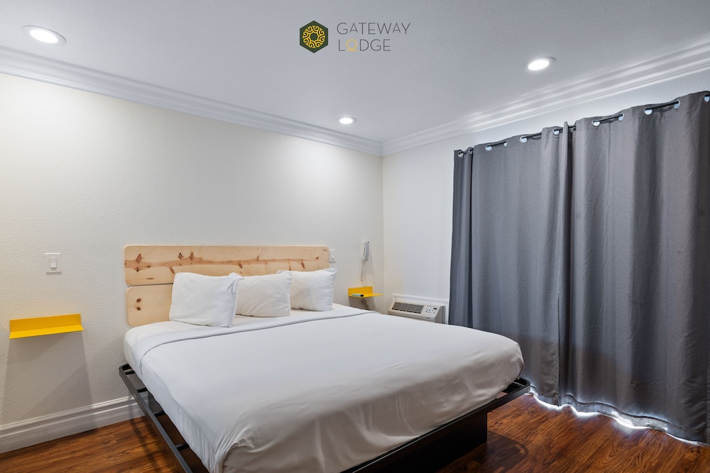 Gateway Lodge 13/36