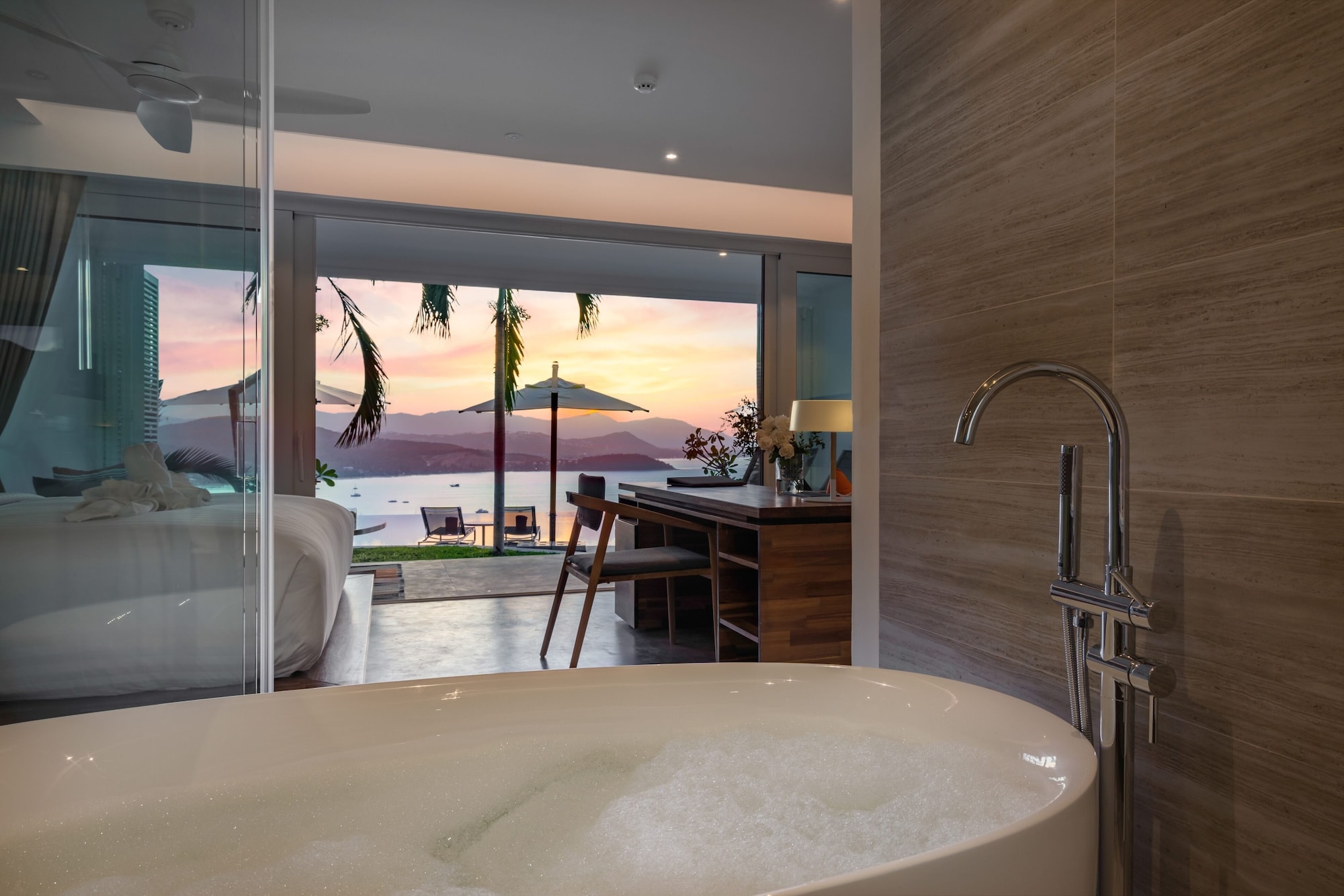 Grand, Deluxe, Suite, King Bed, Pool Access، UniQue Boutique Resort 3/3